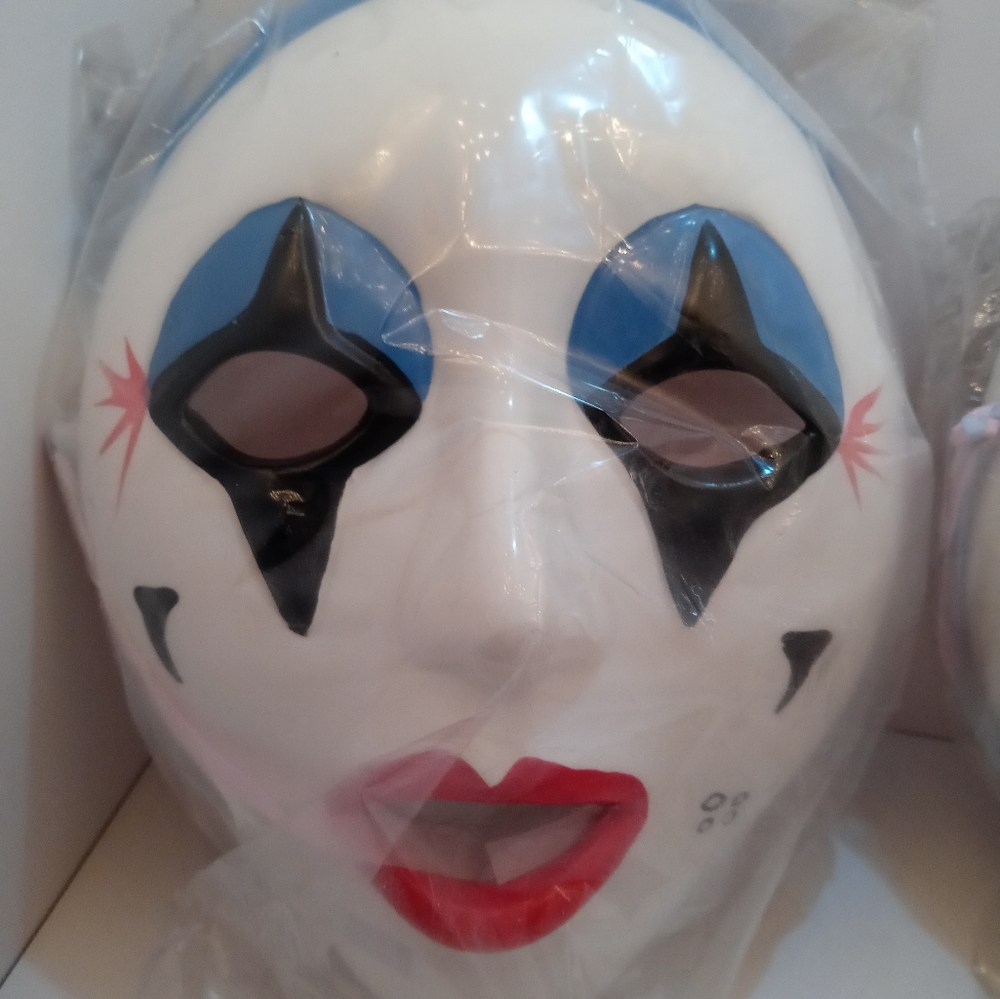 Pair of Hanging Face Masks - Picture 4 of 5